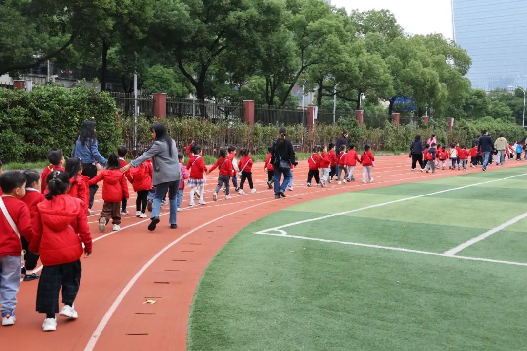 幼儿园生活趣味怎么写_幼儿园趣味生活体验课_生活趣味课堂幼儿园